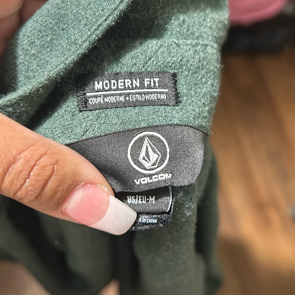 Volcom button up - Picture 3 of 3